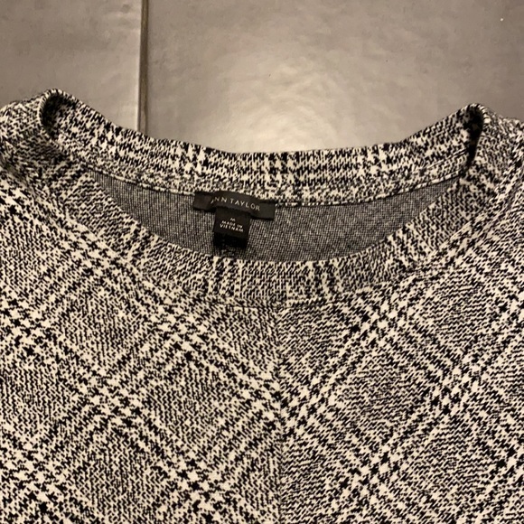 Ann Taylor woman’s sweather top blouse - Picture 4 of 4